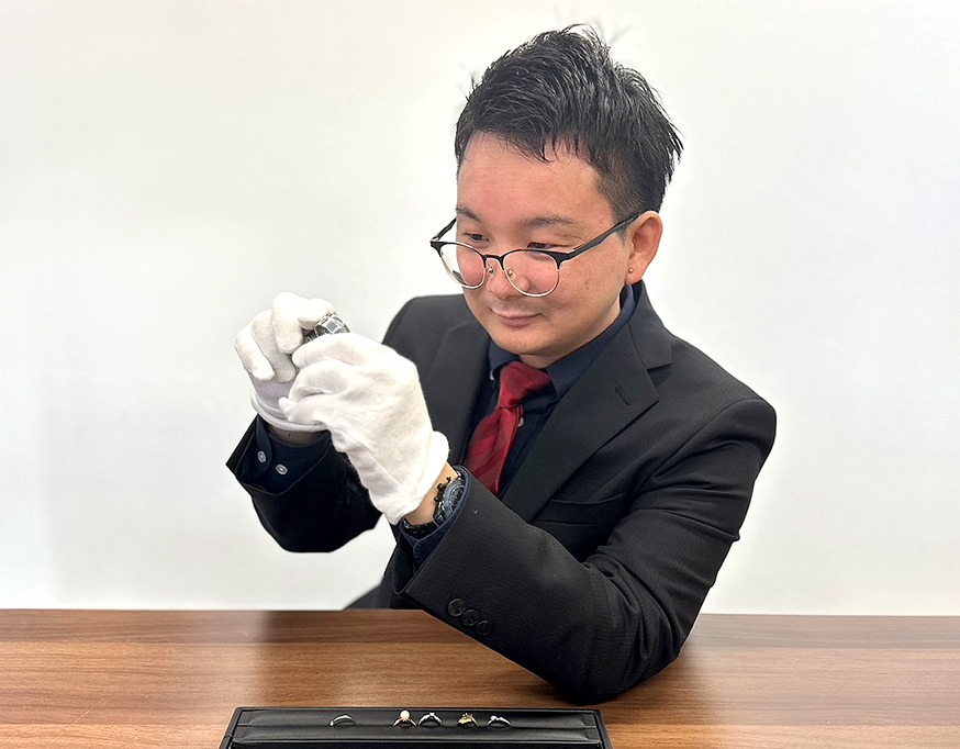 経験豊富な査定士が一品一品丁寧に査定し、価格がつかない理由や高価買取の理由を明確にお伝えいたします。